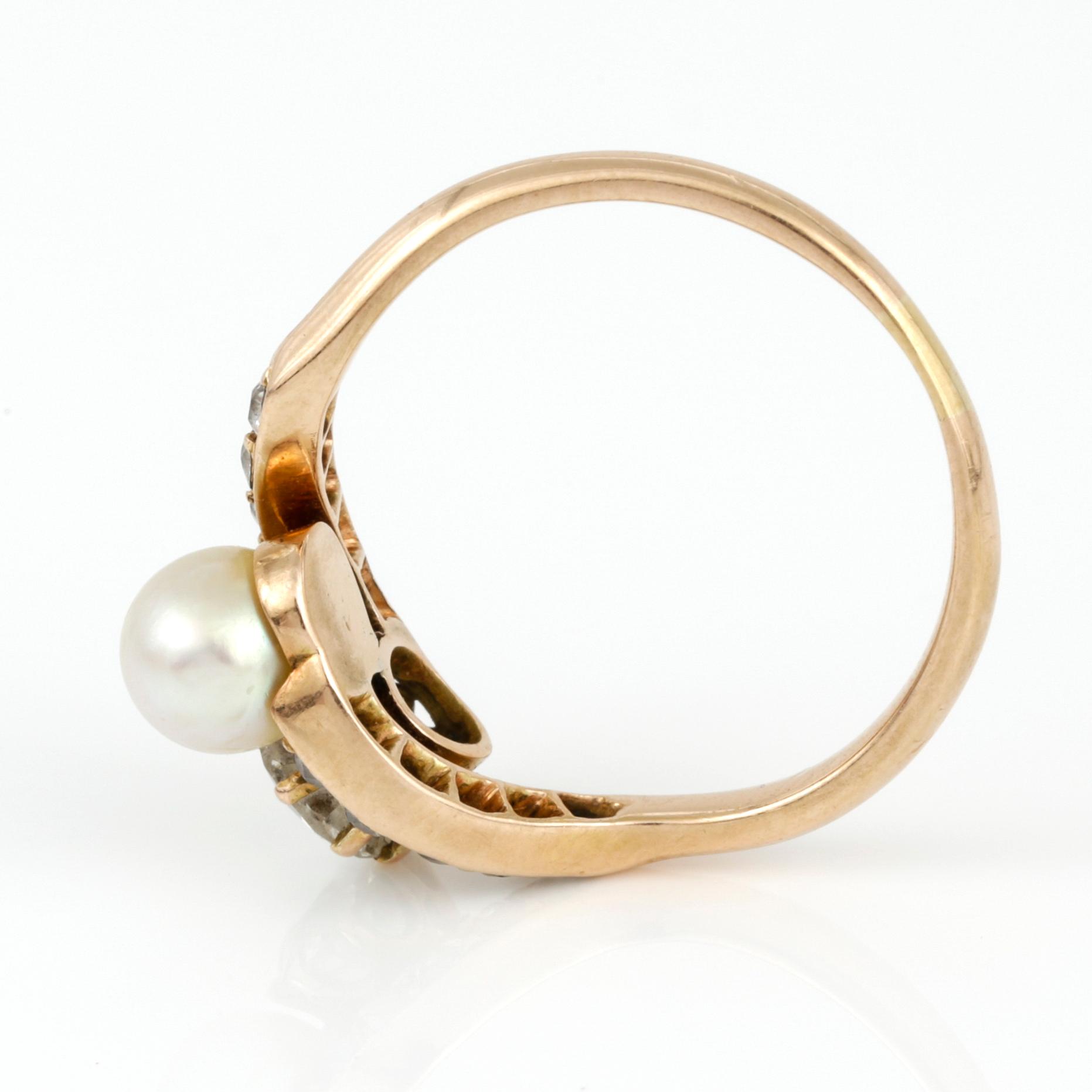 RING, 14K guld med troligen orientalisk pärla samt gammalslipad diamant ca 0,60 ct. Vikt ca 2,80 gram.
