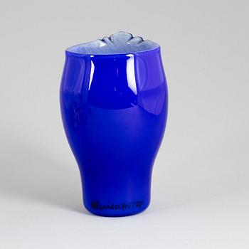 Ulrica Hydman-Vallien, a vase, Kosta Boda.