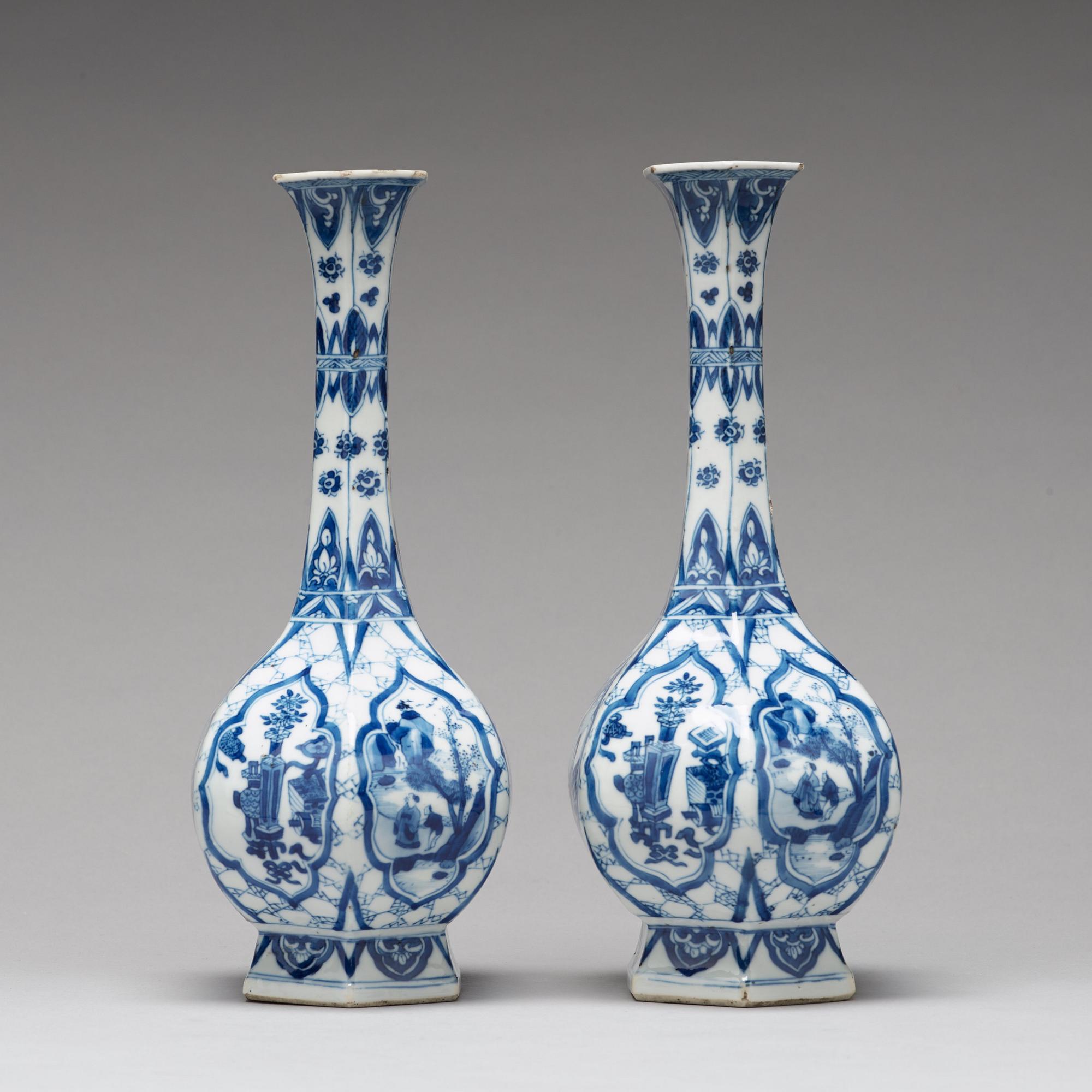 VASER, ett par, porslin. Qingdynastin, Kangxi (1662-1722).