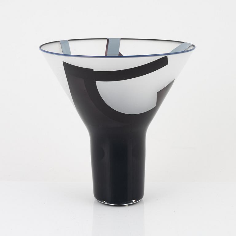 Klas-Göran Tinbäck, a unique vase, executed in his own studio, 1996.