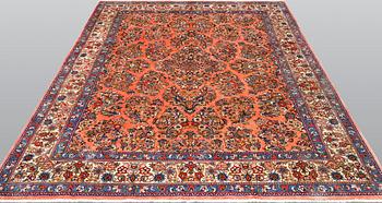 A Sarouk carpet, ca 258 x 210 cm.