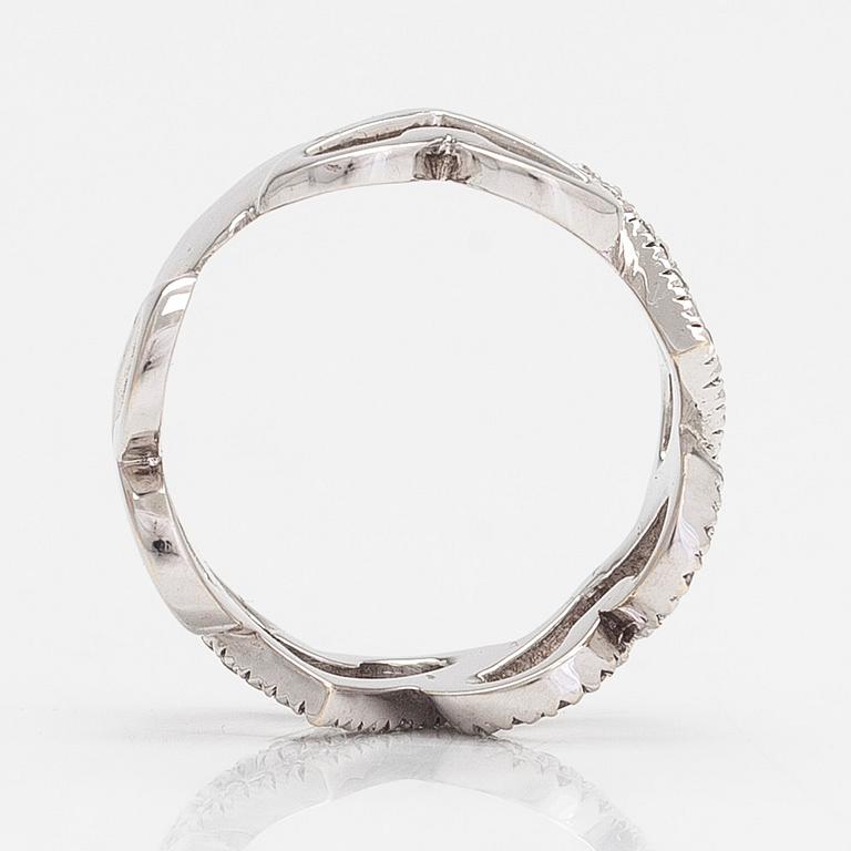 Ring, 18K vitguld, diamanter totalt ca. 0.60 ct. J.A Tarkiainen, Helsingfors.