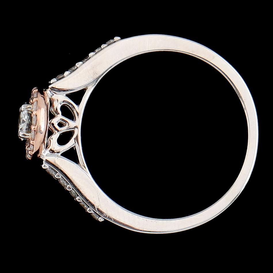 RING, 14K tvåfärgat guld, briljantslipade diamanter tot ca 0.75 ct. Vikt ca 3 g.