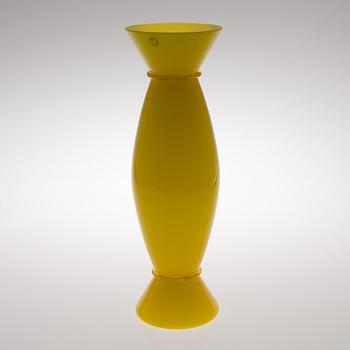 ALESSANDRO MENDINI, VASE. "Acco". Signed. Made by Venini, Italy 1990.