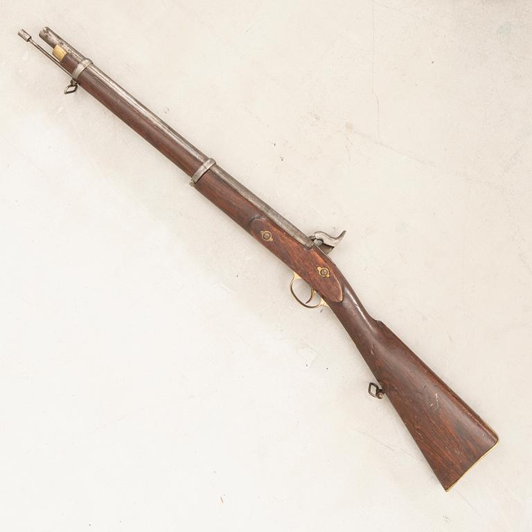 A British percussion gun, probably a shortened 1853 pattern.