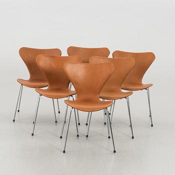 ARNE JACOBSEN, a set of six Sjuan chairs.