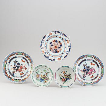 A group of five export porcelain dishes, Qing dynasty, 18-19th century.