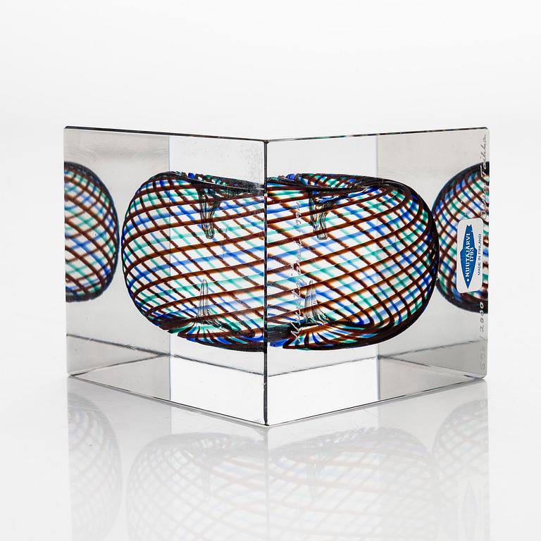 Oiva Toikka, an annual glass cube, signed Oiva Toikka Nuutajärvi 1994 and numbered 596/2000.