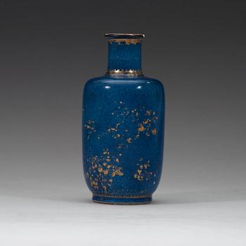 A powder blue vase, Qing dynasty, 18th Century.