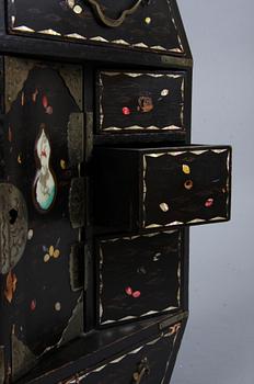 LACKSKÅP, Japan, 1900-talets första del.