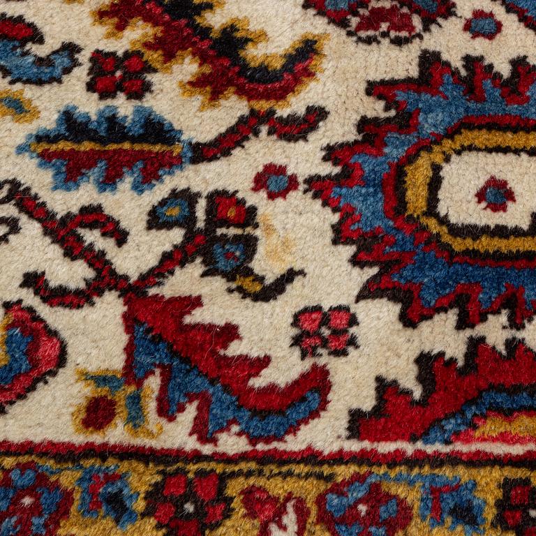 A carpet, Heriz, ca 315 x 243 cm.