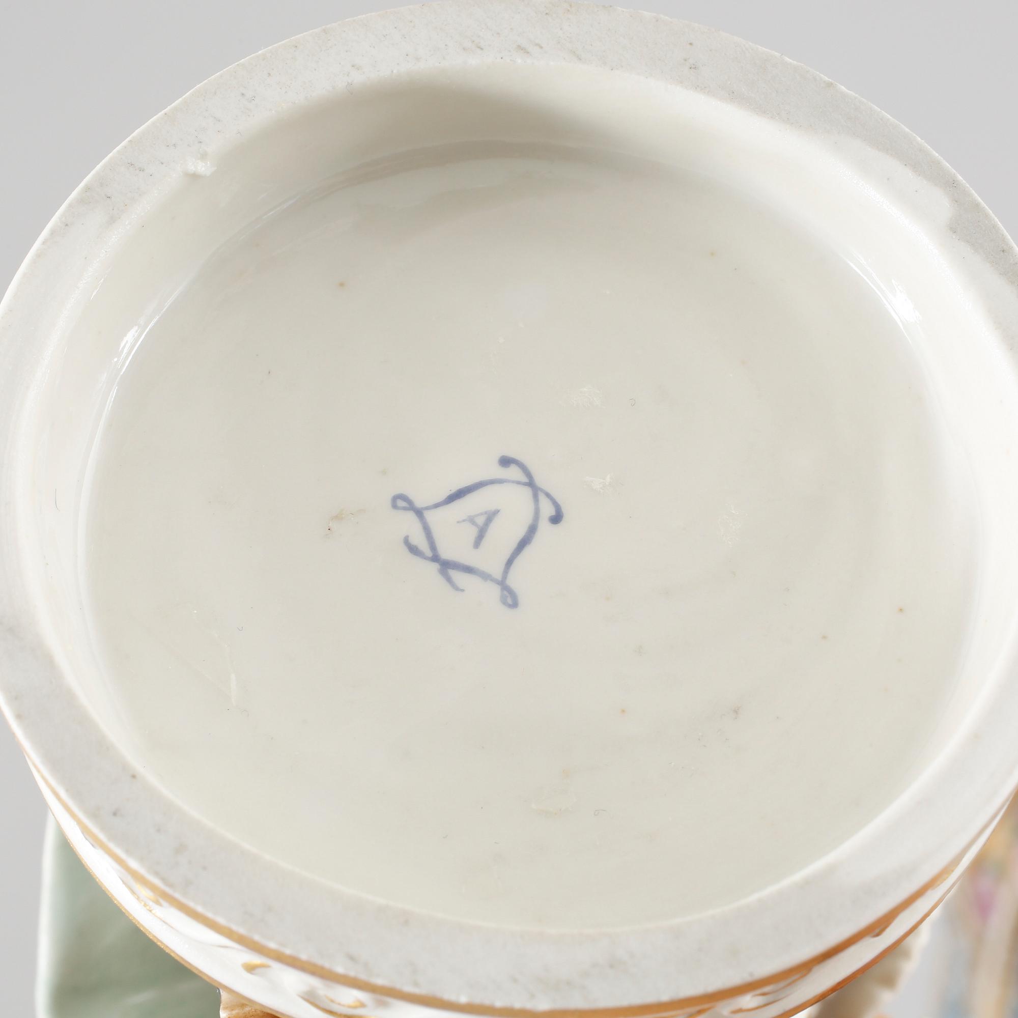 FIGURINER, 2 st, porslin, Sevre-liknande märken, 1900-tal.