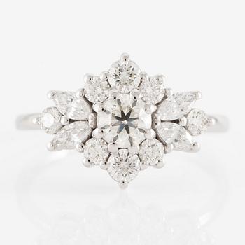 Ring in 14K white gold set with brilliant-cut and marquise-cut diamonds.