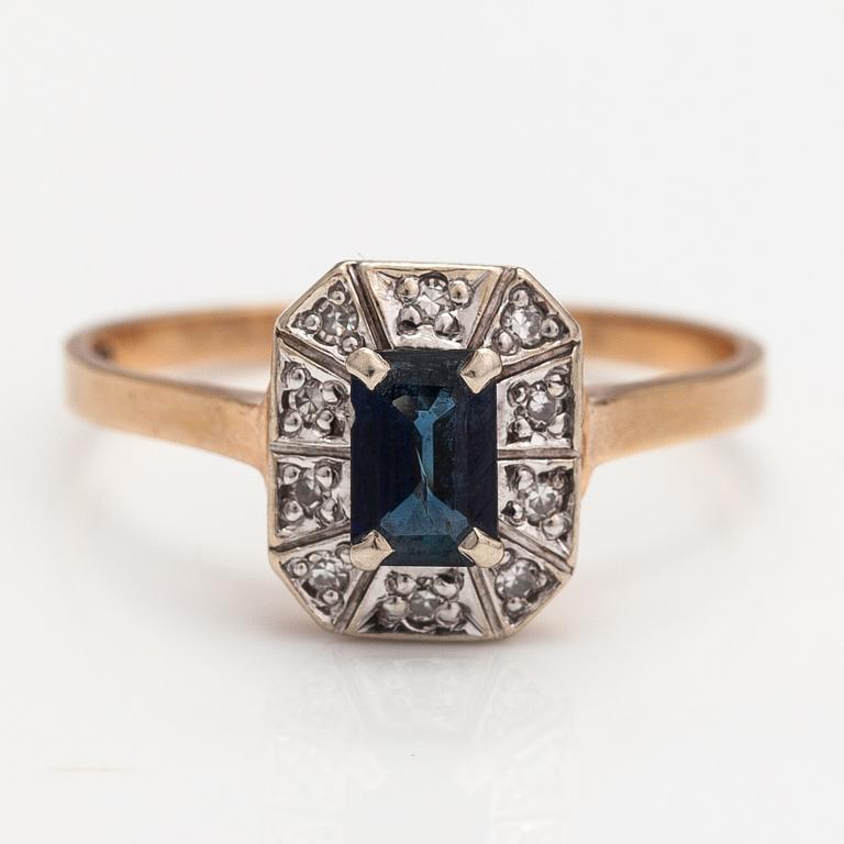 Ring, 14K guld, safirer och diamanter 0.10 ct tot. Matti Valkila, Helsingfors 1990.