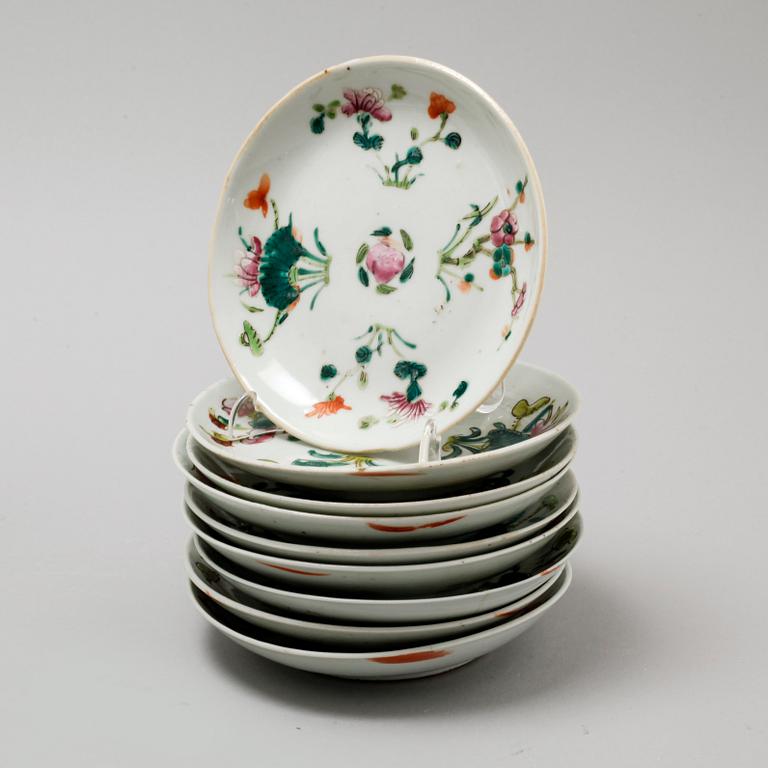 A collection of Chinese porcelain tableware,