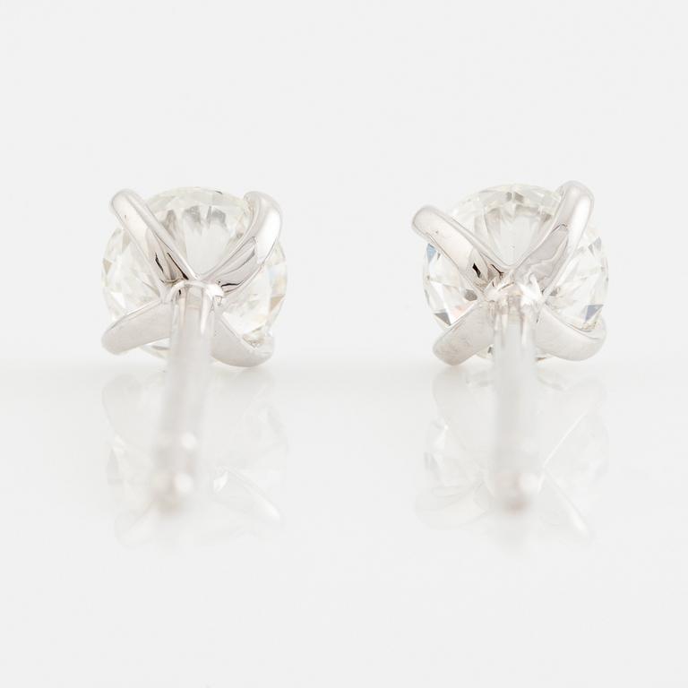 Earrings 18K white gold set with brilliant-cut diamonds accompanied by GIA dossier.