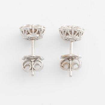 Earrings with brilliant-cut diamonds.