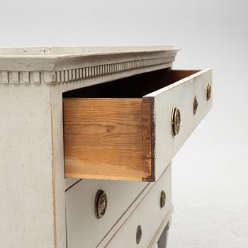 A chest of drawers, 19th century.