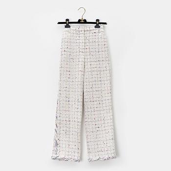 Chanel, a pair of bouclé pants, size 34.