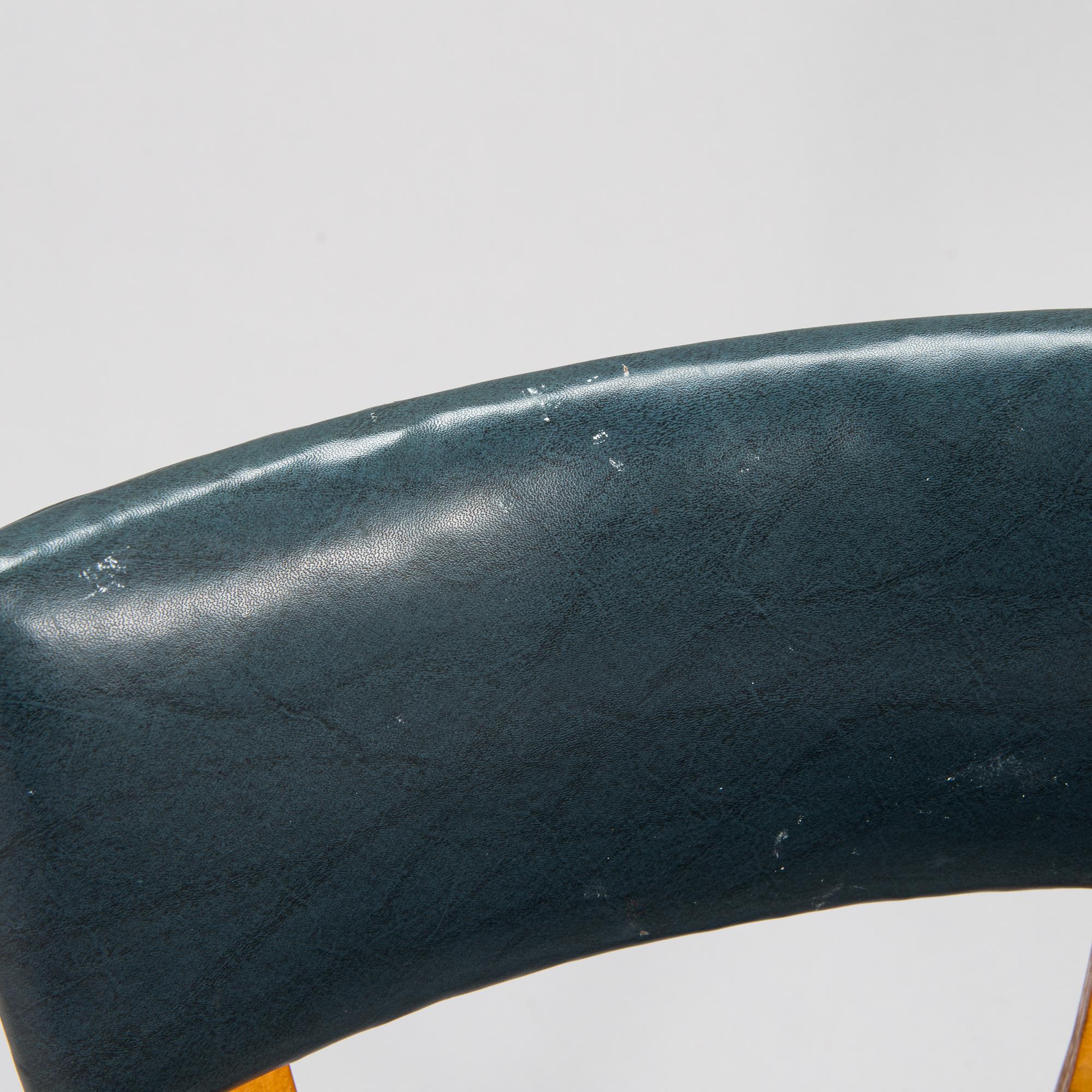 Alvar Aalto, A chair model 63 by O.Y. Huonekalu- ja Rakennustyötehdas A.B. Mid-20th century.