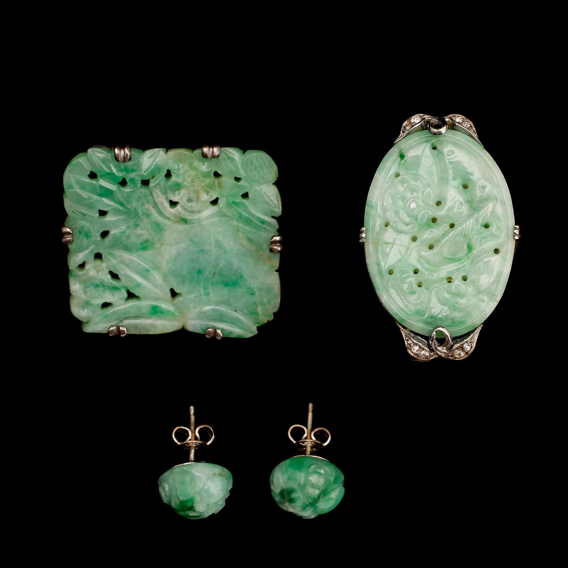 RING, BROSCH OCH ÖRHÄNGEN, 1 par, silver, med jade/nefrit, bl a 1960.