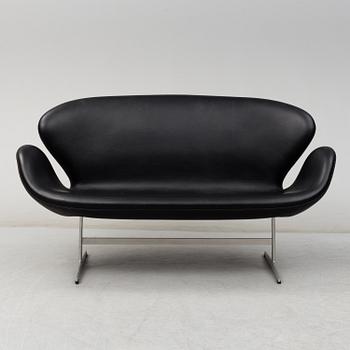 A 'Svanen' sofa by Arne Jacobsen for Fritz Hansen, Denmark, 2001.