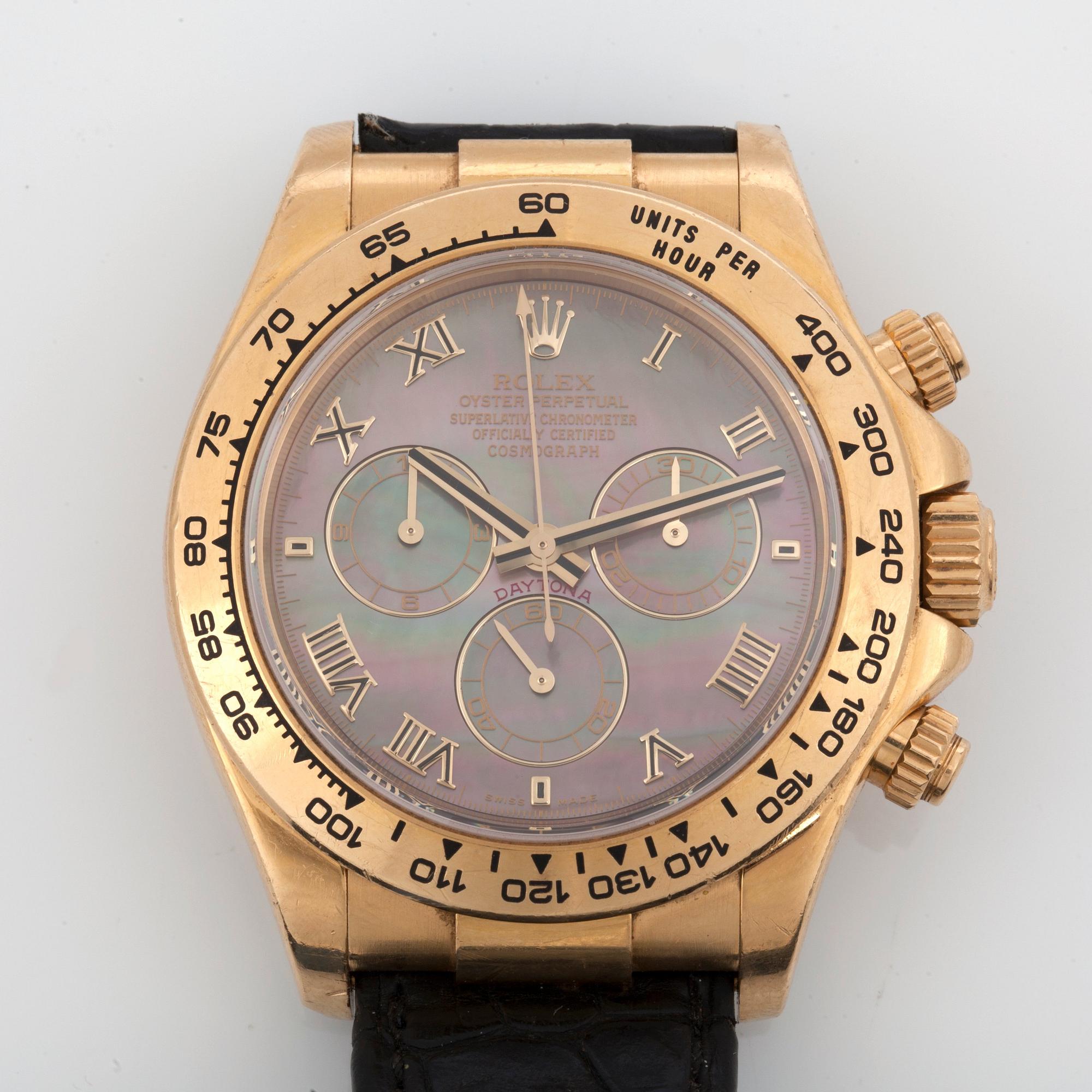 HERRUR, Rolex Daytona Cosmograph. Automatisk. Pärlemotavla. Ø 40 mm. Boett och spänne i 18K guld.