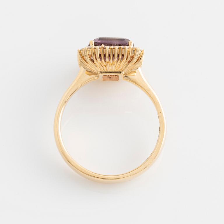 Ring, cocktail ring with tourmaline and brilliant-cut diamonds.