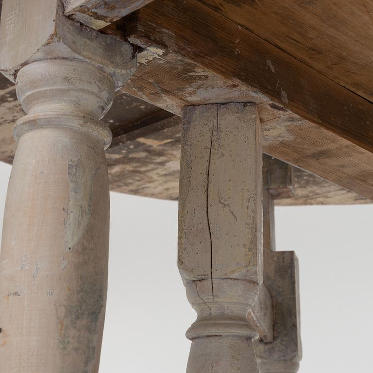 A gate leg table 18th/19th century.