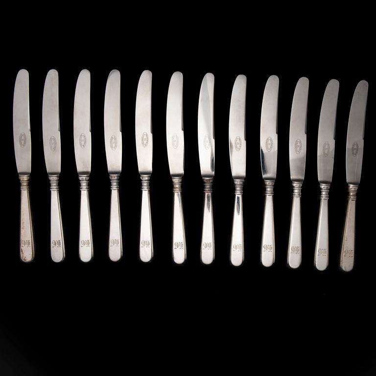 BESTICK, 26 delar, silver, "Helsingfors" Hopeakeskus, Tavastehus 1950-tal och Helsingfors 1905. Vikt med knivblad 1171g.