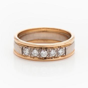 Ring, brilliant-cut diamonds, 18K gold and white gold. Timanttiset, Helsinki.