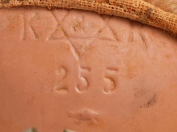 DOCKOR, 2 st. Kämmer & Reinhardt mm. Kläder medföljer. Culluloid mm. Sekelskiftet 1800/1900.