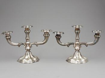 KANDELABRAR, ett par, silver, CG Hallberg, Stockholm, 1935.