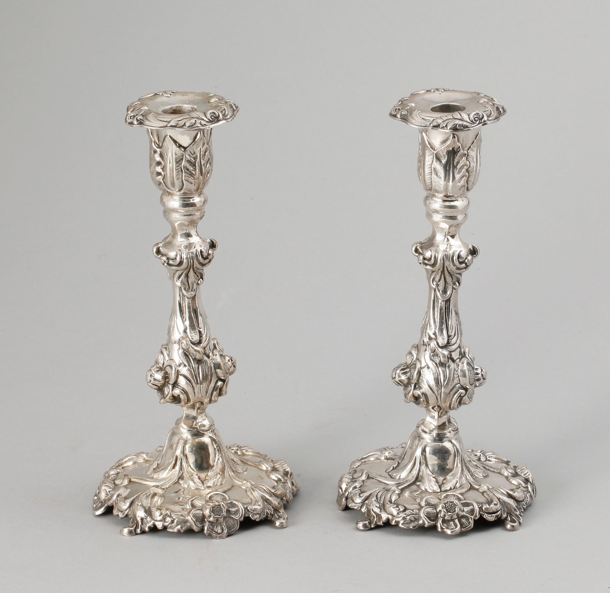 LJUSSTAKAR, ett par, nyrokoko, Ernst Gustaf Markström, Uppsala, 1872. Vikt 495g.