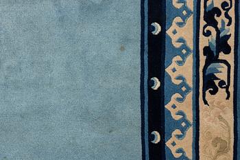 Matta, Kina, antique finish, ca 350 x 250 cm.