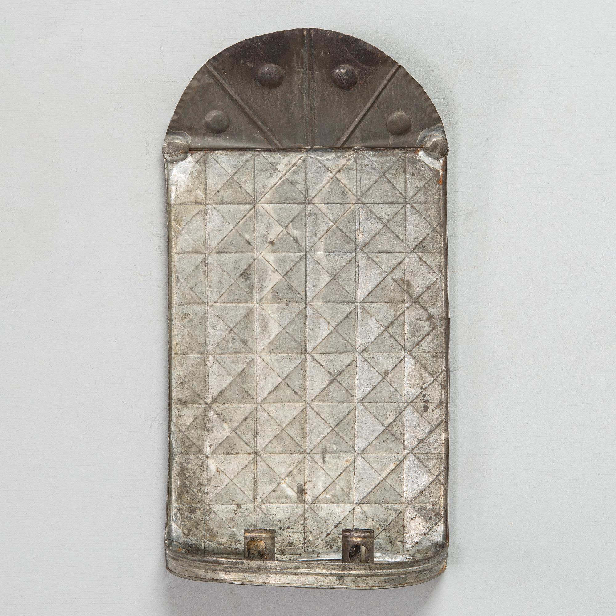 Vägglampett för två ljus, bleckplåtssmide,  Finland, trol. 1800-tal.