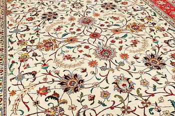 A Mahal carpet, c. 493 x 300 cm.