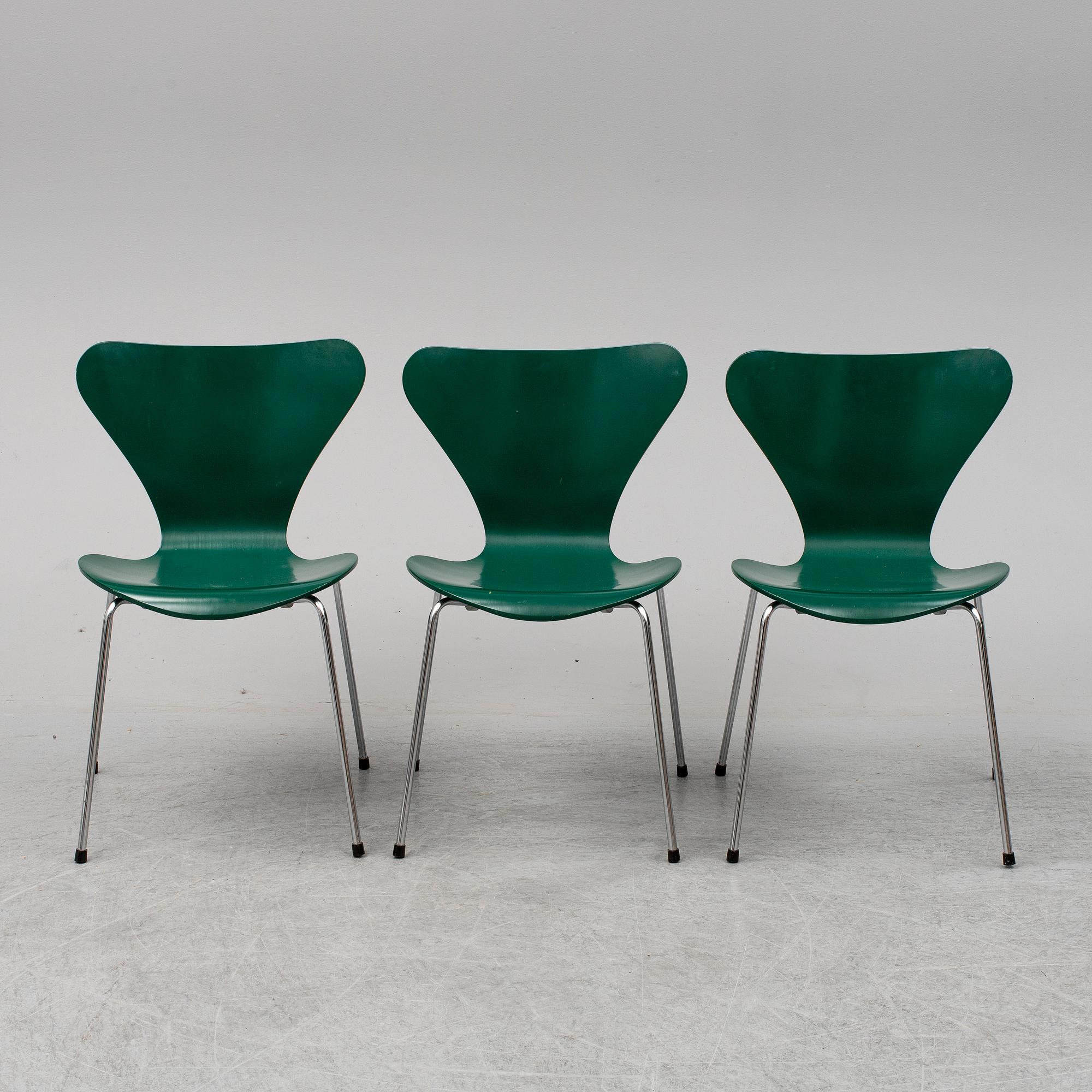ARNE JACOBSEN, three 'Series 7' chairs from Fritz Hansen, Denmark, 1979.