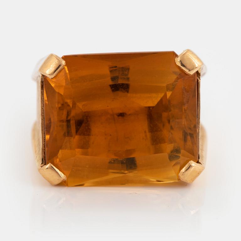 An 18K gold ring set with a faceted citrine.