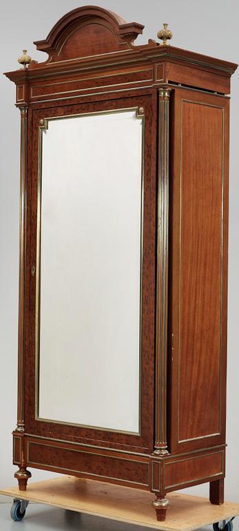 KLÄDSKÅP, LouisXVI-stil, sent 1800-tal.