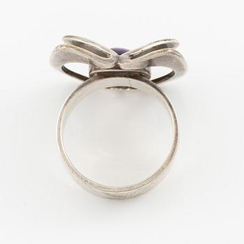 Jewellery set, silver with cabochon-cut amethysts, by Theresia Hvorslev, three pieces.