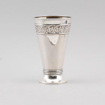 BÄGARE, silver, CG Hallberg, Stockholm 1916. Vikt ca 159 g.