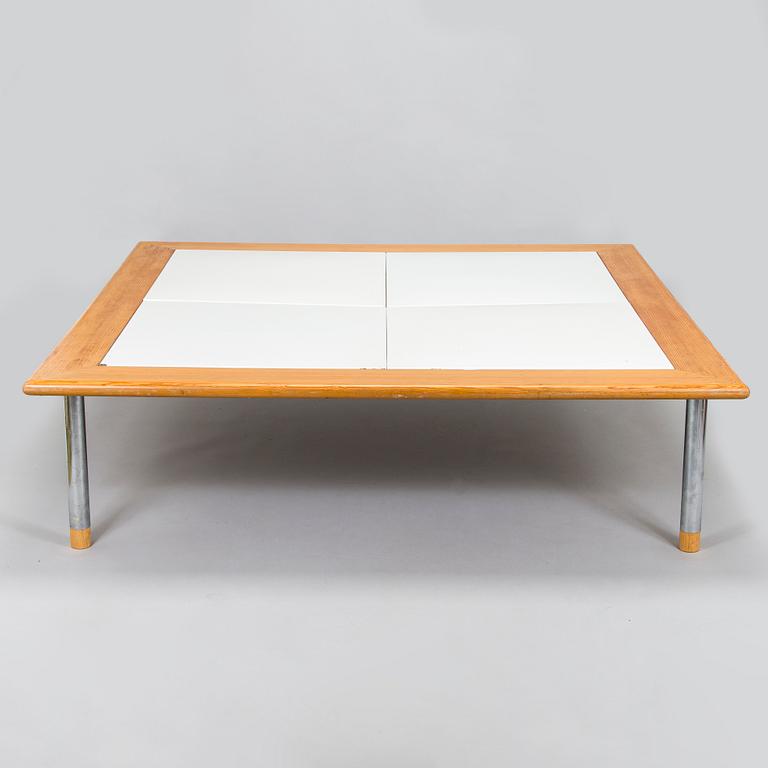 Antti Nurmesniemi, a 1980s coffee table.