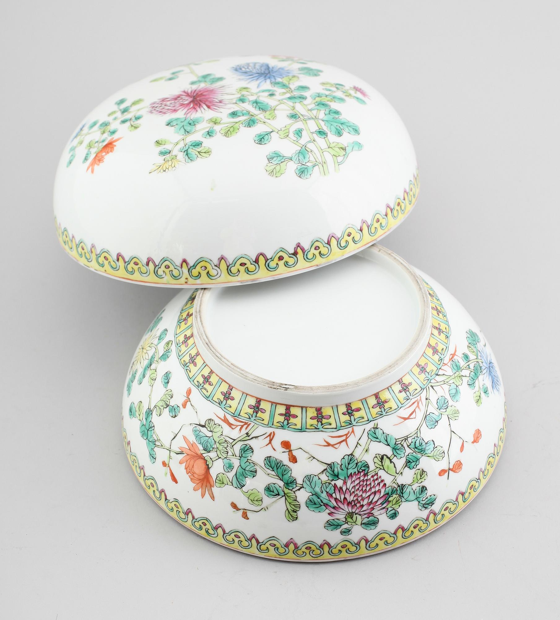 LOCKSKÅL, porslin, Kina, 1900-tal.