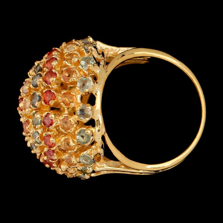 RING, förgyllt sterlingsilver, olikfärgade safirer.