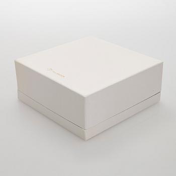 A. Tillander, skål, sterlingsilver och emalj. Helsingfors 2005.