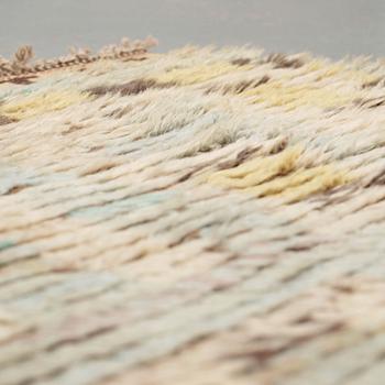 MATTA. "Turkos ryan". Rya. 201 x 103,5 cm. Signerad MMF.