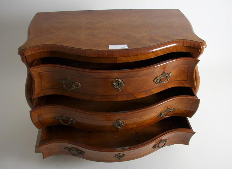 BYRÅ, rokoko, 1700-talets mitt.