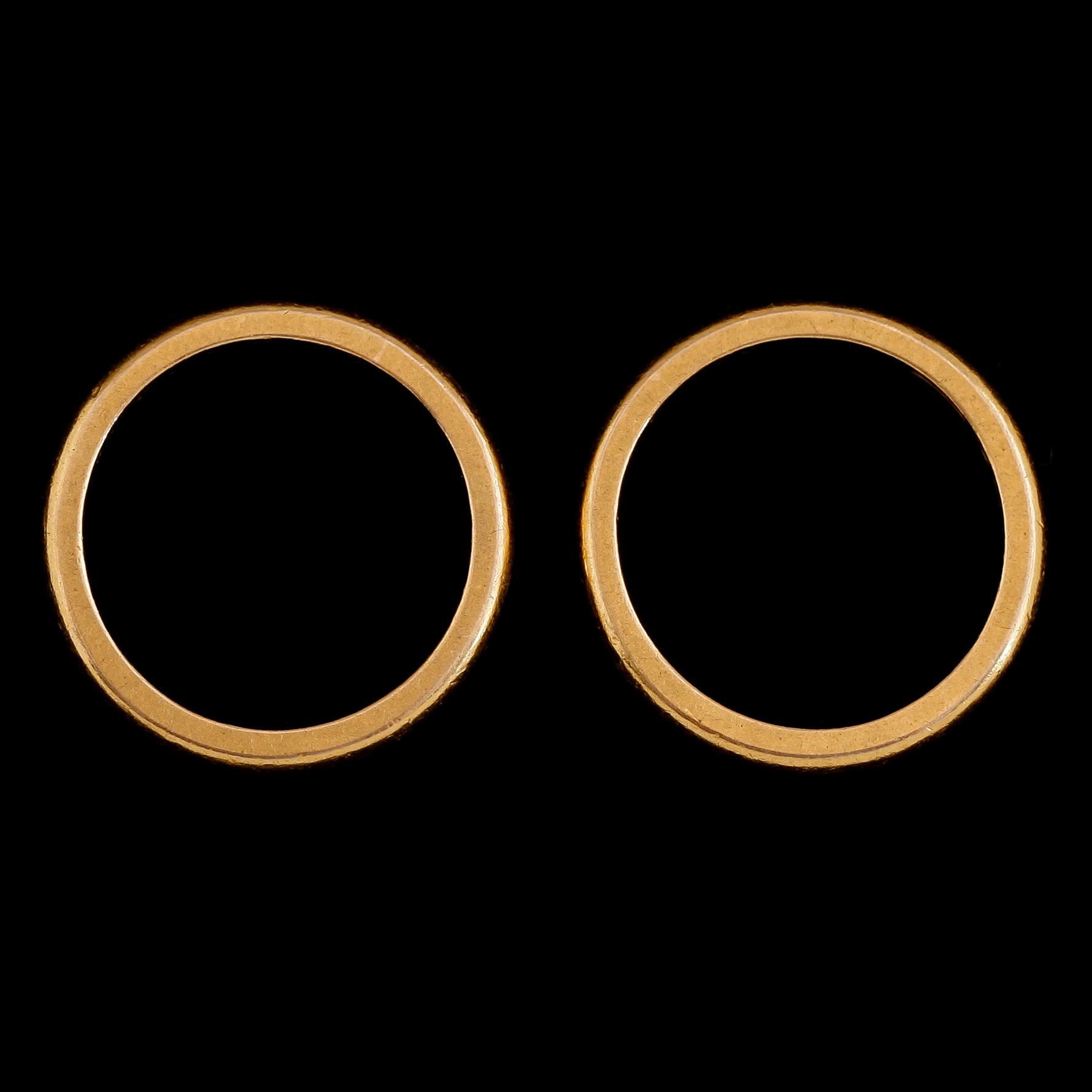 RINGAR, 2 st, 23 k guld, svenska stämplar, vikt ca 10 g.