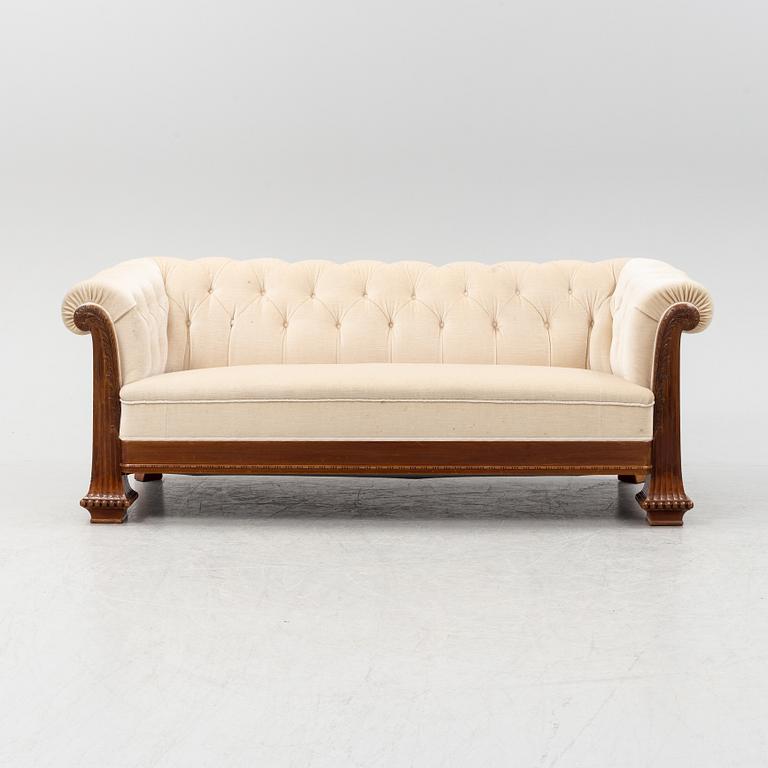 Soffa, inköpt på Herman Nilssons möbelaffär i Göteborg år 1918.